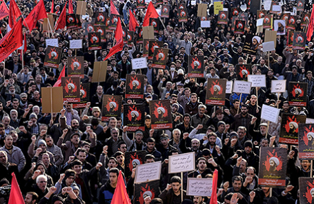 Акция протеста против казни саудовскими властями шиитского проповедника Нимра аль-Нимра в Тегеране, Иран.