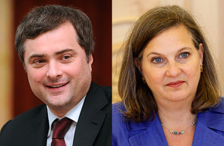 Руководитель аппарата правительства РФ Владислав Сурков (слева) и заместитель госсекретаря США Виктории Нуланд.