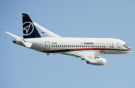 Пассажирский самолет Sukhoi Superjet 100.
