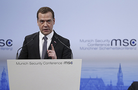 Премьер-министр РФ Дмитрий Медведев во время выступления на Мюнхенской конференции по безопасности, Германия, 13 февраля 2016.