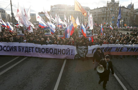 Участники марша памяти, посвященного годовщине гибели политика и общественного деятеля Бориса Немцова.