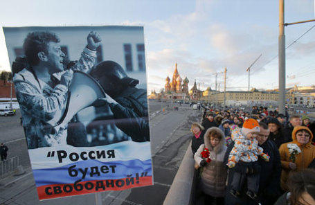 Участники марша памяти, посвященного годовщине гибели политика и общественного деятеля Бориса Немцова.
