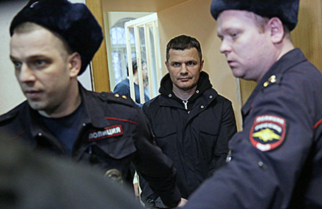 Председатель совета директоров московского аэропорта «Домодедово» (в центре).