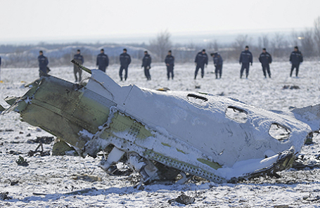 На месте крушения Boeing-737 авиакомпании FlyDubai под Ростовом-на-Дону.