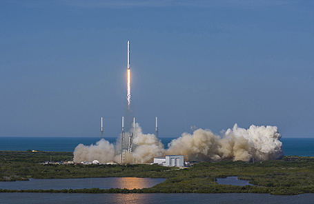Запуск ракеты Falcon 9 во Флориде, США.