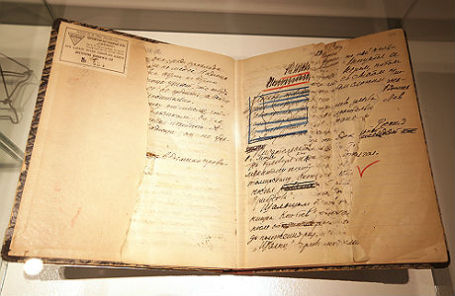 Рукопись первой редакции романа «Мастер и Маргарита», представленная на выставке «Рукописи не горят».