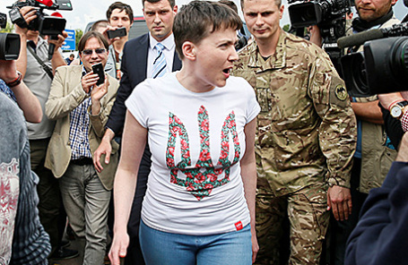 Надежда Савченко в аэропорту Борисполь в Киеве, 25 мая 2016.