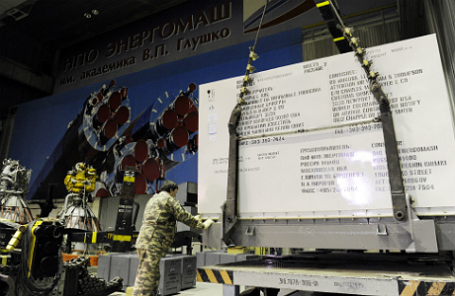 Один из российских ракетных двигателей РД-180, изготовленный по заказу США на НПО «Энергомаш», перед транспортировкой в аэропорт «Шереметьево».