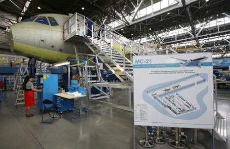 Сборка магистрального самолета МС-21 на авиационном заводе корпорации «Иркут»