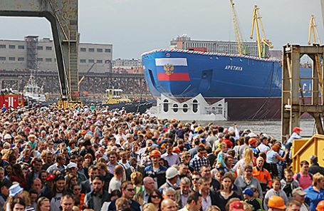 Спуск на воду атомного ледокола «Арктика» на Балтийском заводе в Санкт-Петербурге, 16 июня 2016.