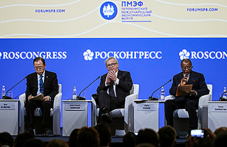 Президент Европейской комиссии Жан-Клод Юнкер (в центре) на открытии XX Петербургского международного экономического форума, 16 июня 2016.