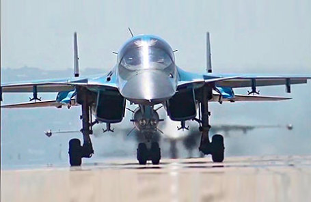 Многофункциональные бомбардировщики Су-34.