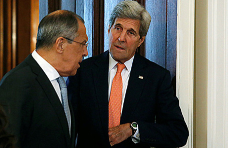 Министр иностранных дел России Сергей Лаврои и госсекретарь США Джон Керри (слева направо) на встрече в Москве, 15 июля 2016.