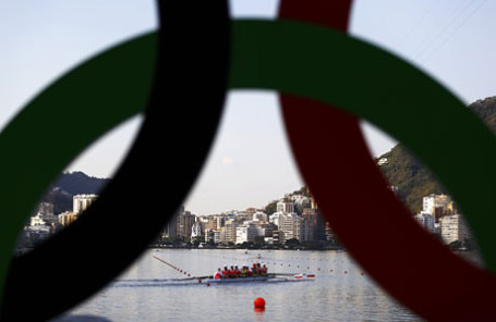 Тренировка гребцов в Рио-де-Жанейро.