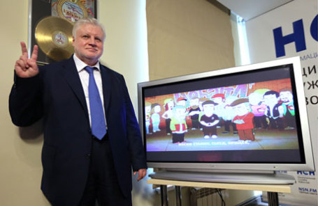Лидер партии «Справедливая Россия» Сергей Миронов перед началом пресс-конференции, где он представил свой агитационный проект «Дебаттл» на платформе YouTube.