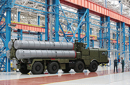 Пусковая установка зенитных ракет комплекса С-400.