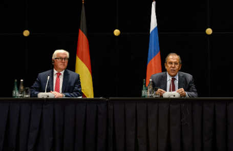 Министр иностранных дел Германии Франк-Вальтер Штайнмайер и министр иностранных дел РФ Сергей Лавров (слева направо).