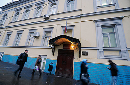 Здание Басманного районного суда на Каланчевской улице в Москве.
