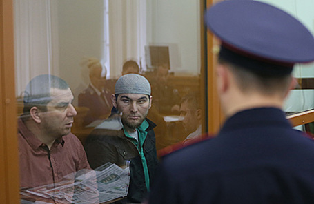 Фигуранты по делу об убийстве Бориса Немцова Темирлан Эскерханов и Шадид Губашев (слева направо) во время рассмотрения по существу уголовного дела в Московском окружном военном суде, 3 октября 2016.
