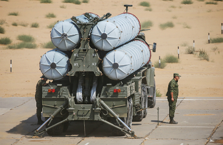 Зенитно-ракетный комплекс С-300 соединения противовоздушной обороны (ПВО).