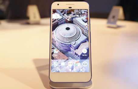 Смартфон Google Pixel.
