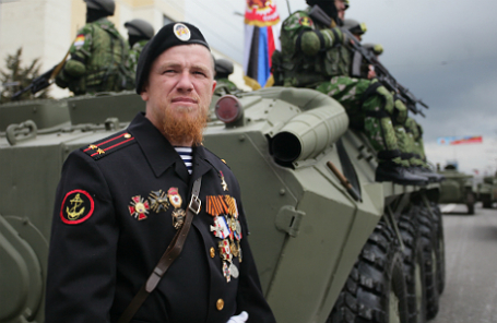 Арсен Павлов по прозвищу Моторола перед началом военного парада.