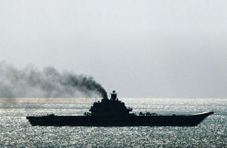 Российский авианесущий крейсер «Адмирал Кузнецов» в проливе Ла-Манш.