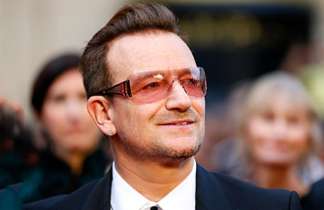 Солист рок-группы U2 Боно.