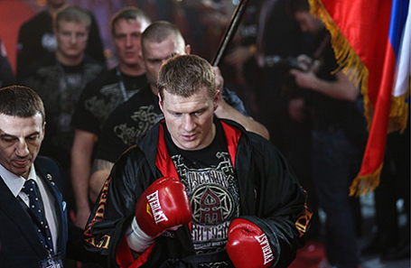 Александр Поветкин (в центре).