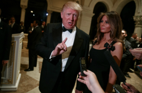 Избранный президент Дональд Трамп с супругой Меланией на новогодней вечеринке в Палм-Бич