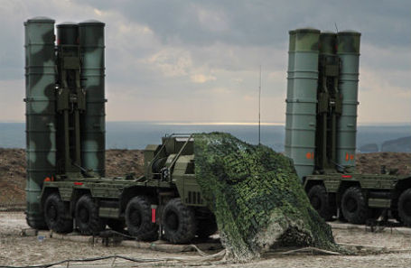 Российская зенитная ракетная система большой и средней дальности С-400 «Триумф».