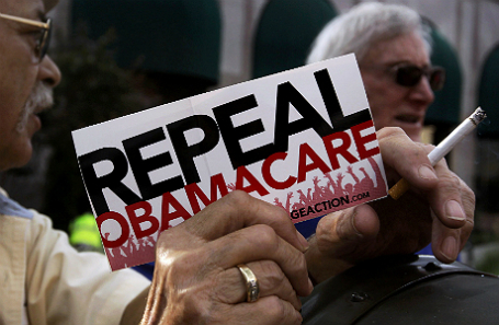 Надпись на листовке: «Отмените Obamacare».