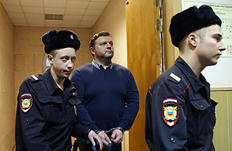 Никита Белых (в центре).