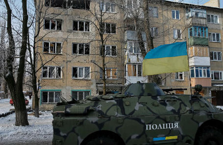 Украинский бронетранспортер в Авдеевке.