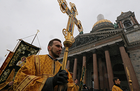 Крестный ход в поддержку передачи Исаакиевского собора РПЦ в Санкт-Петербурге.