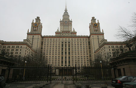 Здание МГУ имени М. В. Ломоносова.