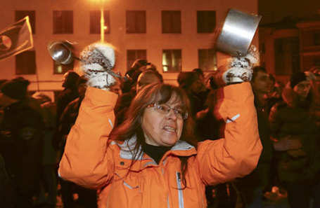 Во время протеста против налога на тунеядство в Минске.