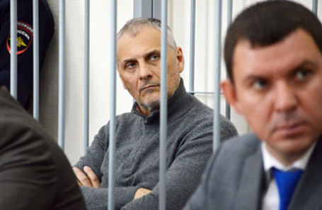Бывший губернатор Сахалинской области Александр Хорошавин, обвиняемый в получении взятки в особо крупном размере, во время заседания в Южно-Сахалинском городском суде.