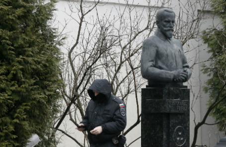 Россия. Москва. 7 марта 2017. У общественного центра-музея имени Н. К. Рериха (МЦР) в Малом Знаменском переулке.