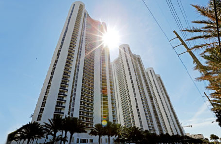 Башни Трампа I, II и III на пляже Sunny Isles.