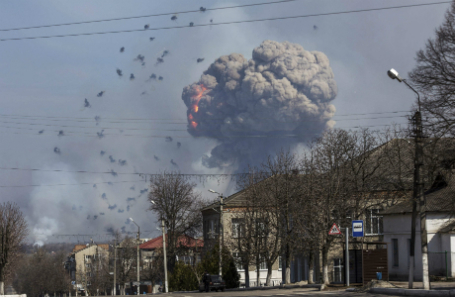 Украина. Взрывы на складе боеприпасов в Балаклее Харьковской области.