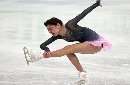 Российская спортсменка Евгения Медведева во время выступления в произвольной программе в женском одиночном катании на чемпионате мира по фигурному катанию в Хельсинки, Финляндия.