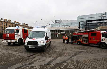 В вагоне метро Санкт-Петербурга произошел взрыв.