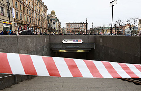 У станции метро «Садовая».