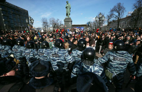 Несанкционированная акция оппозиции против коррупции на Пушкинской площади в Москве 26 марта.