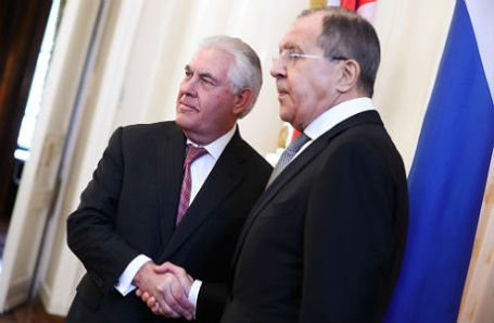Госсекретарь США Рекс Тиллерсон и министр иностранных дел РФ Сергей Лавров перед началом переговоров.