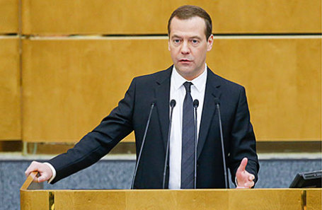Премьер-министр РФ Дмитрий Медведев на пленарном заседании Государственной думы РФ во время выступления с отчетом о результатах деятельности правительства РФ за 2016 год.