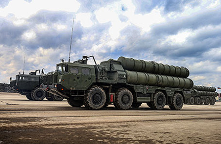 Пусковая установка зенитных ракет комплекса С-400.