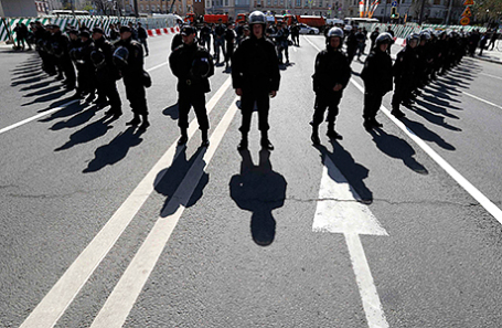 Полиция на митинге оппозиции в Москве, 6 мая 2017.