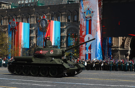 Танк Т-34-85 во время генеральной репетиции парада на Красной площади, посвященного 72-й годовщине Победы в Великой Отечественной войне.